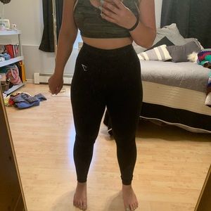 S Gymshark High-waisted Black Leggings with 2 pockets